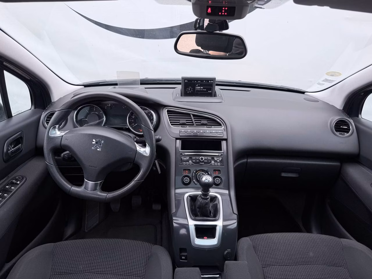 Peugeot 5008 фото 10