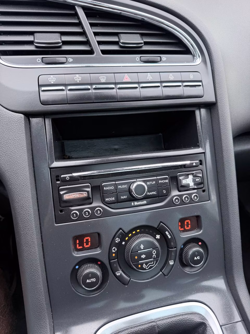 Peugeot 5008 фото 11
