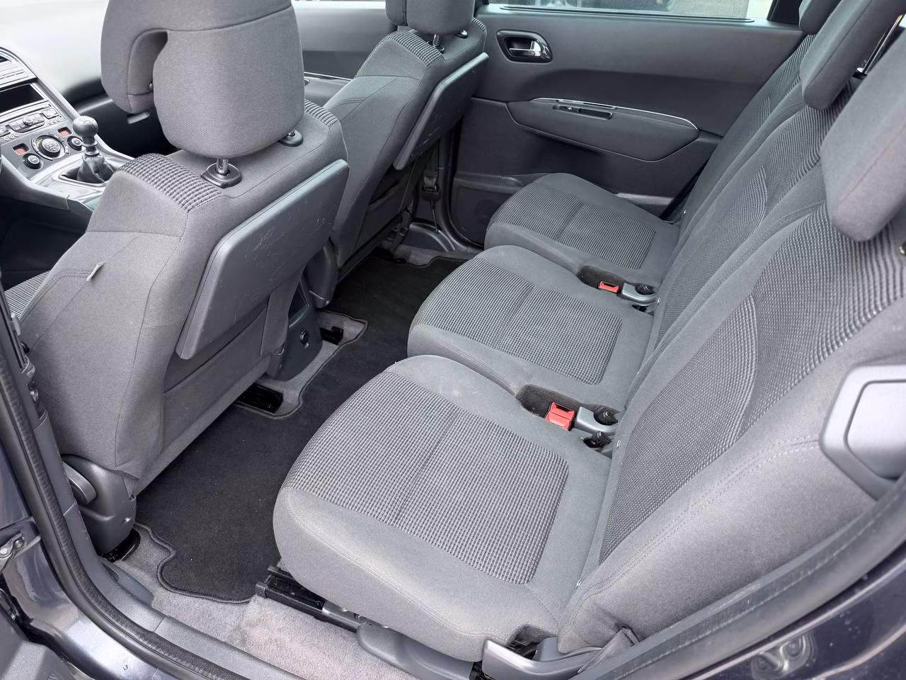 Peugeot 5008 фото 16