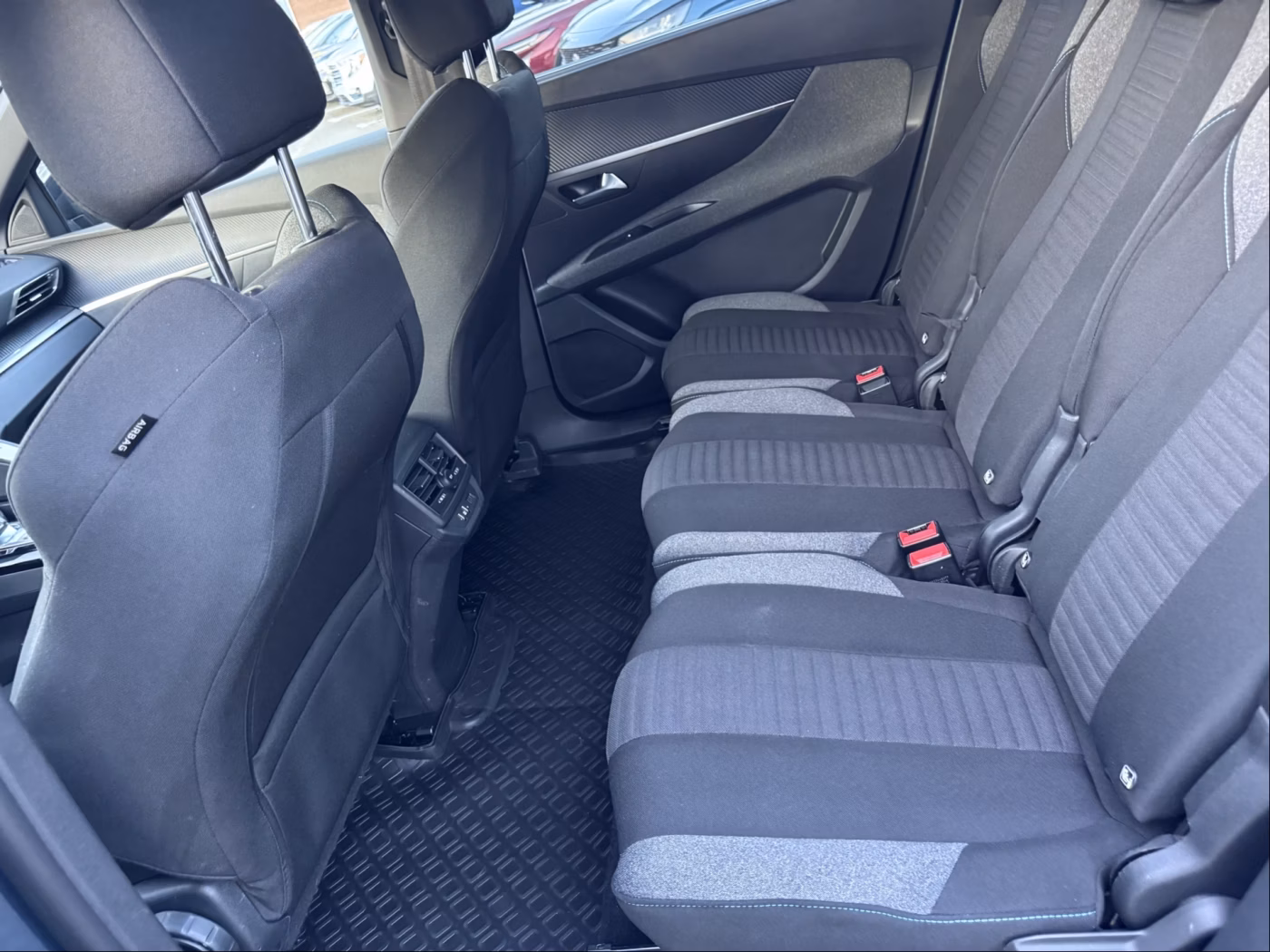 Peugeot 5008 фото 18