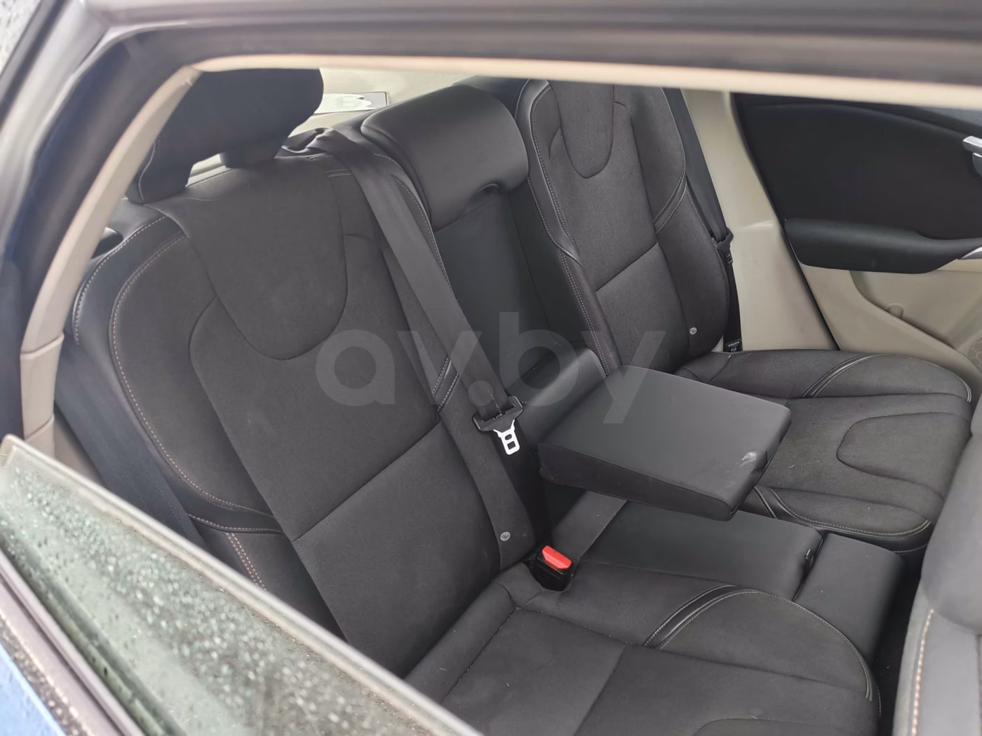 Volvo V40 Cross Country фото 15