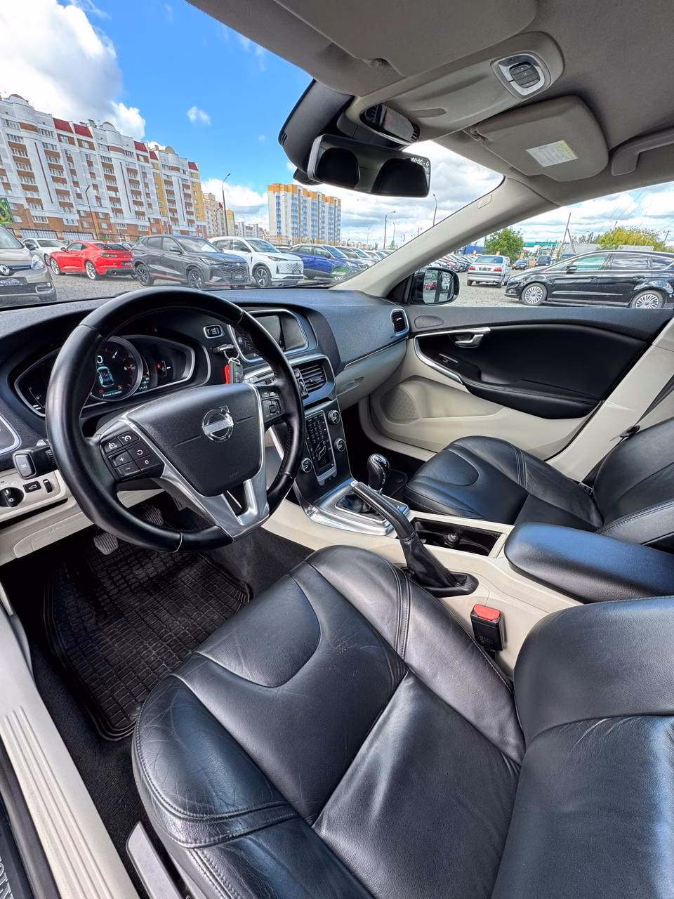 Volvo V40 фото 10