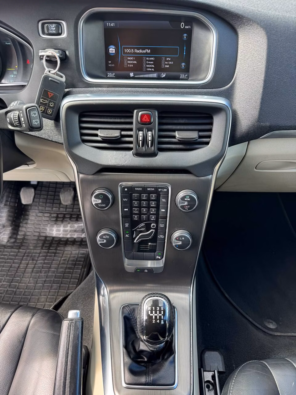 Volvo V40 фото 17