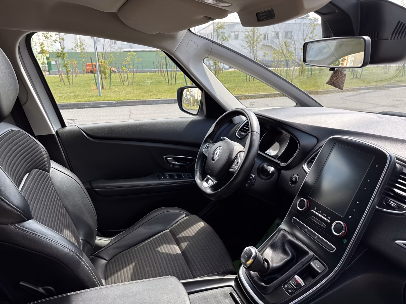 Renault Scenic фото 16