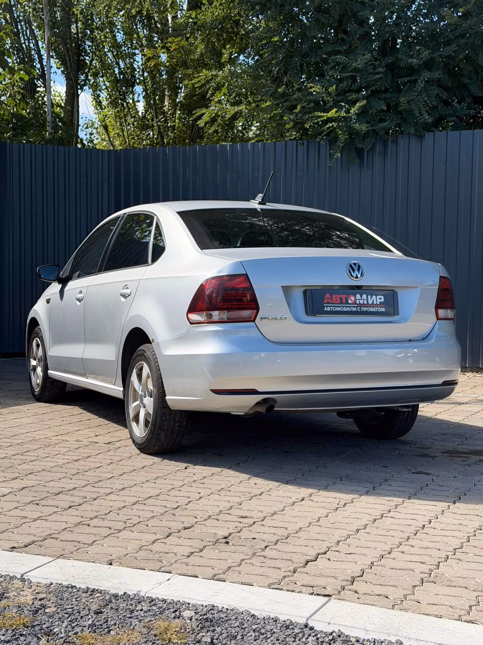 Volkswagen Polo Sedan фото 4