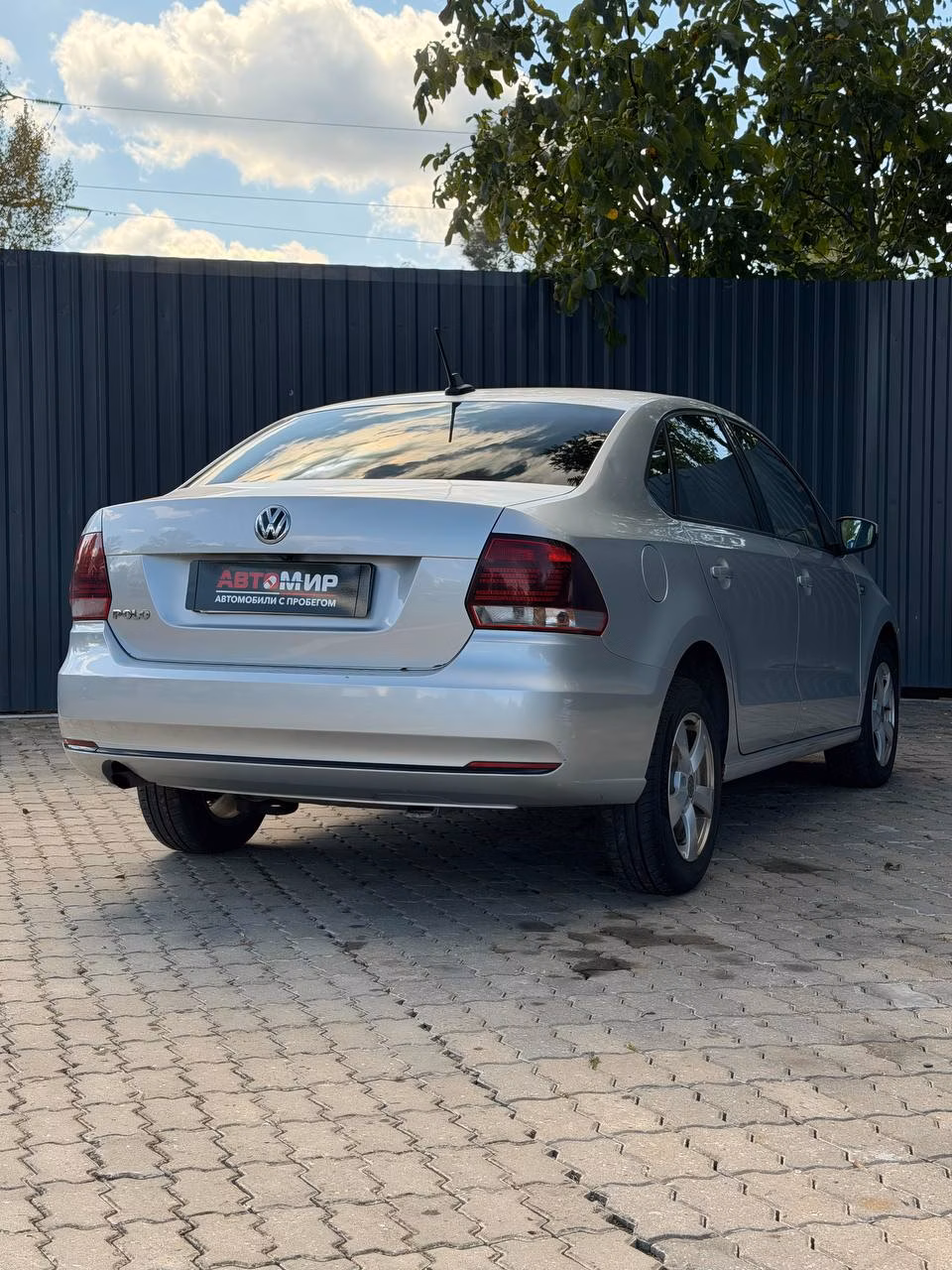 Volkswagen Polo Sedan фото 6