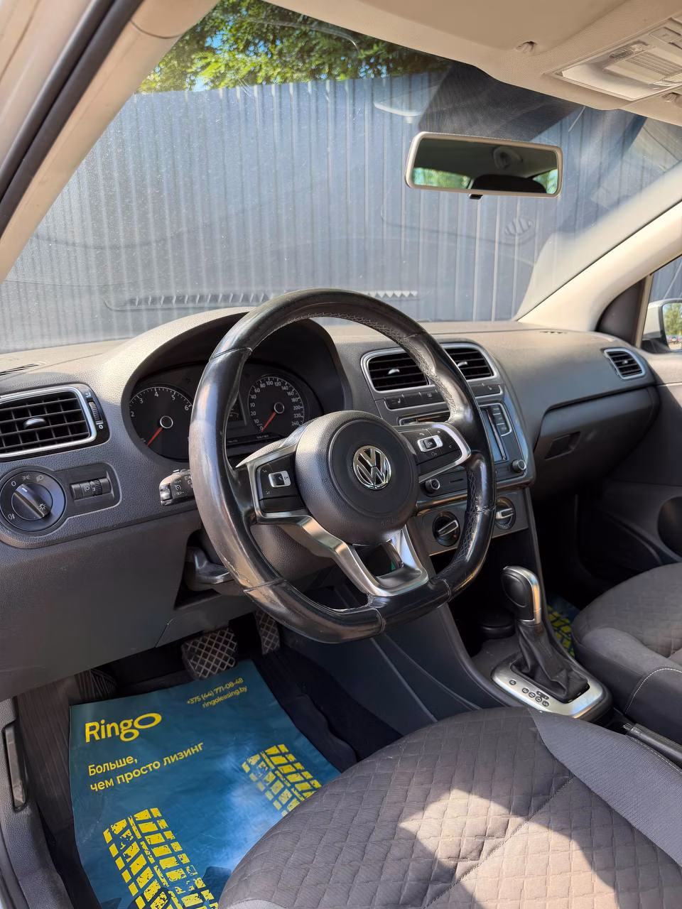 Volkswagen Polo Sedan фото 8