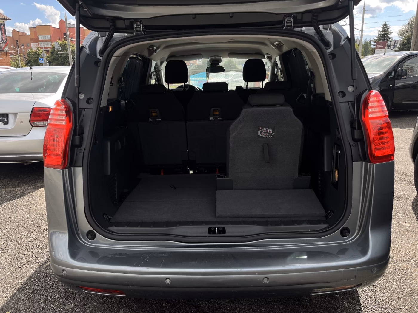 Peugeot 5008 фото 10