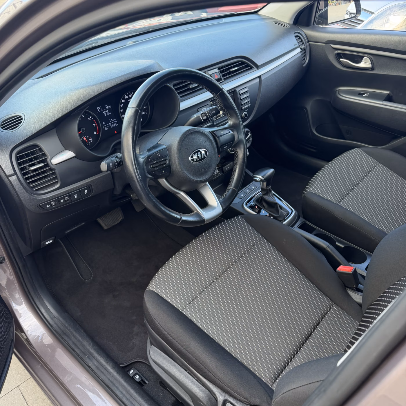 Kia Rio фото 10