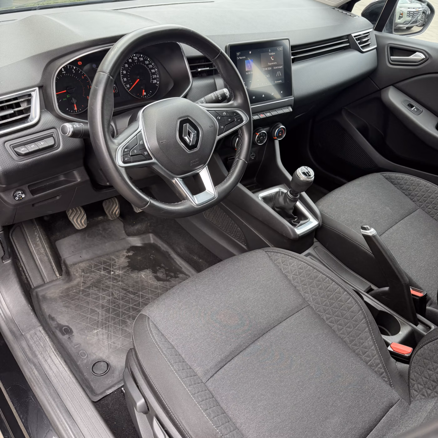 Renault Clio фото 11