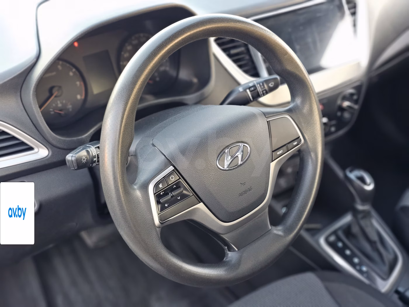Hyundai Accent фото 9