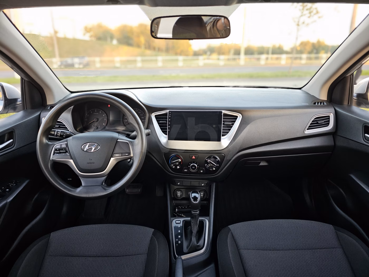 Hyundai Accent фото 11