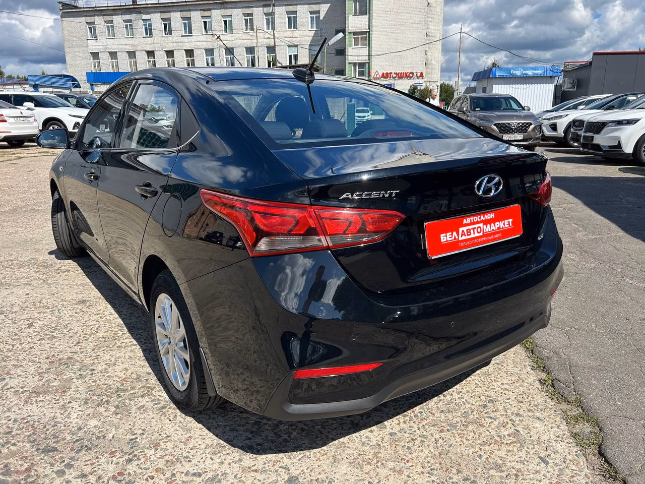 Hyundai Accent фото 7