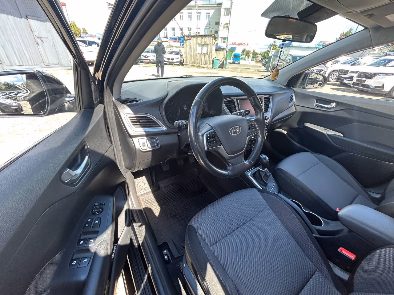Hyundai Accent фото 9