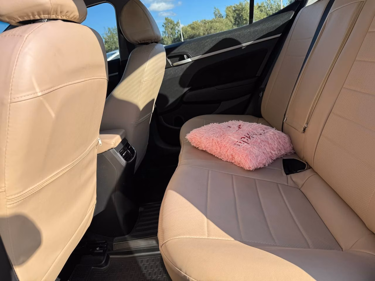 Hyundai Elantra фото 17