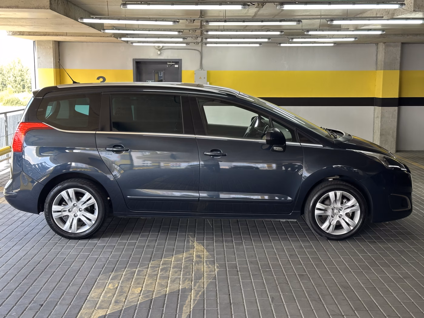 Peugeot 5008 фото 8