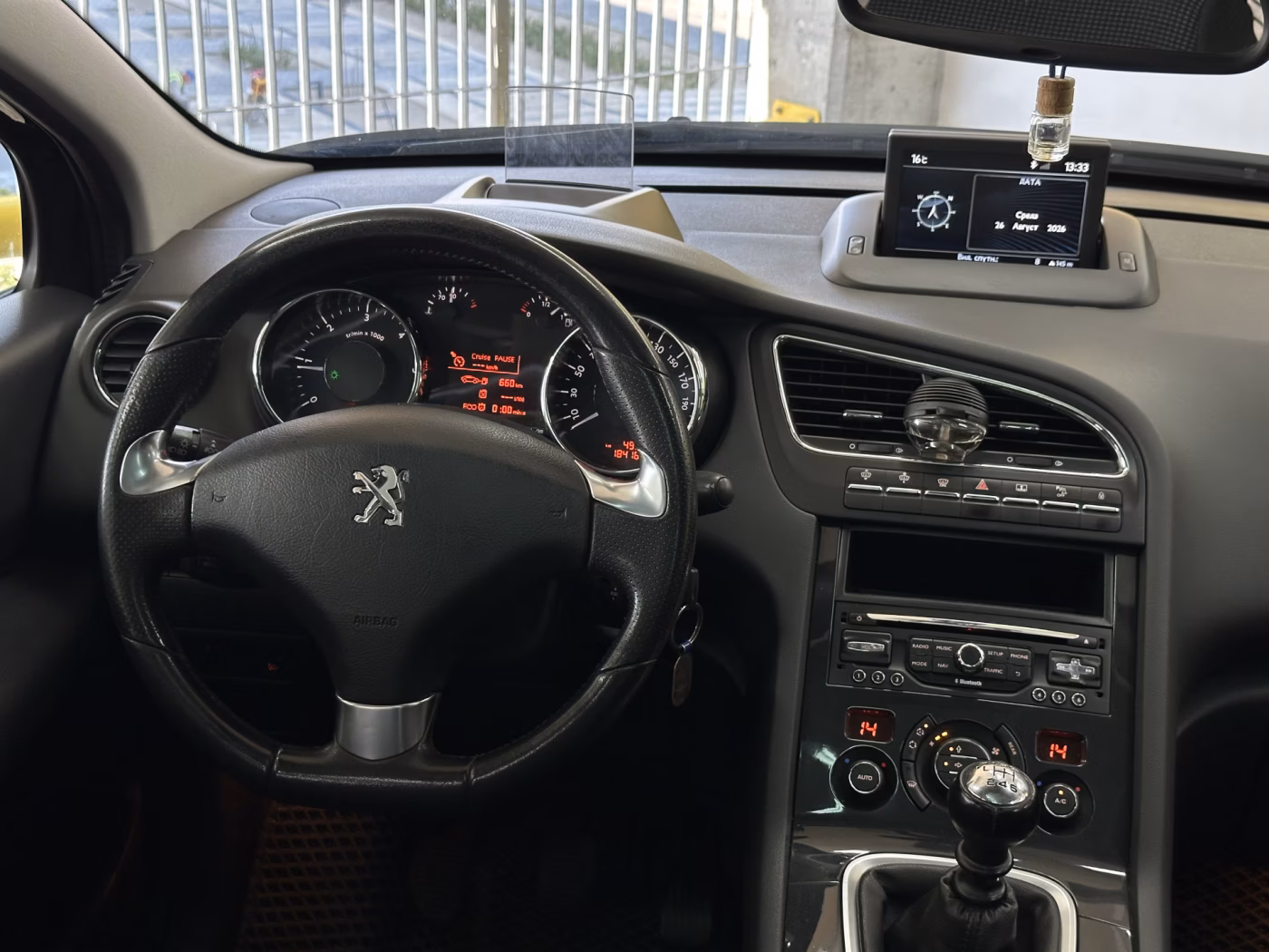 Peugeot 5008 фото 10