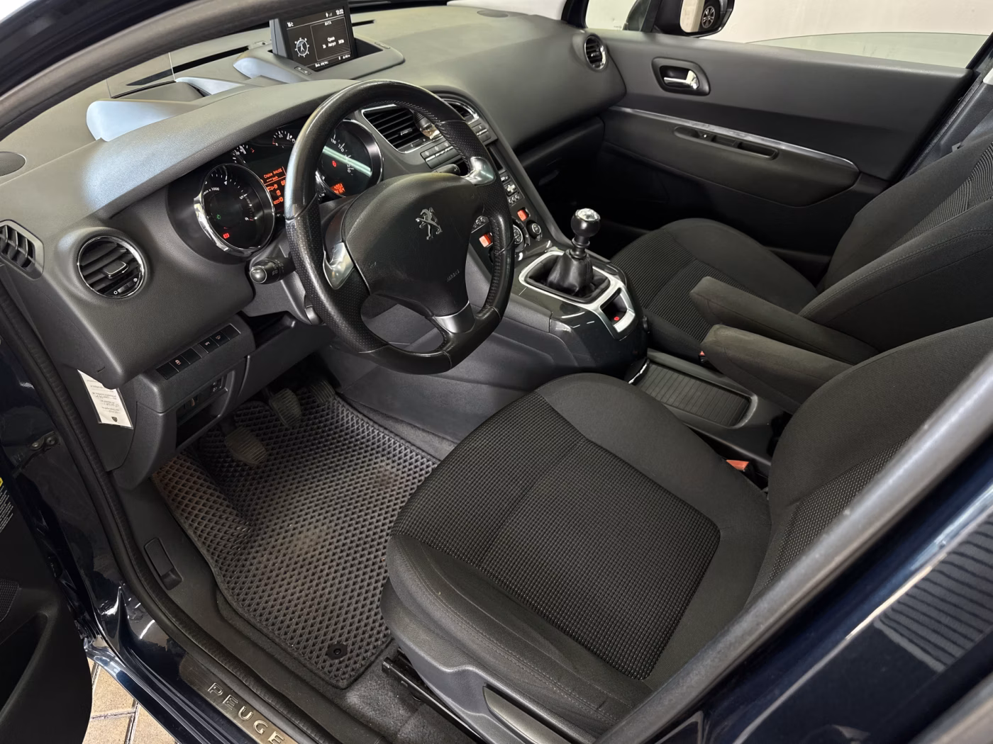 Peugeot 5008 фото 13