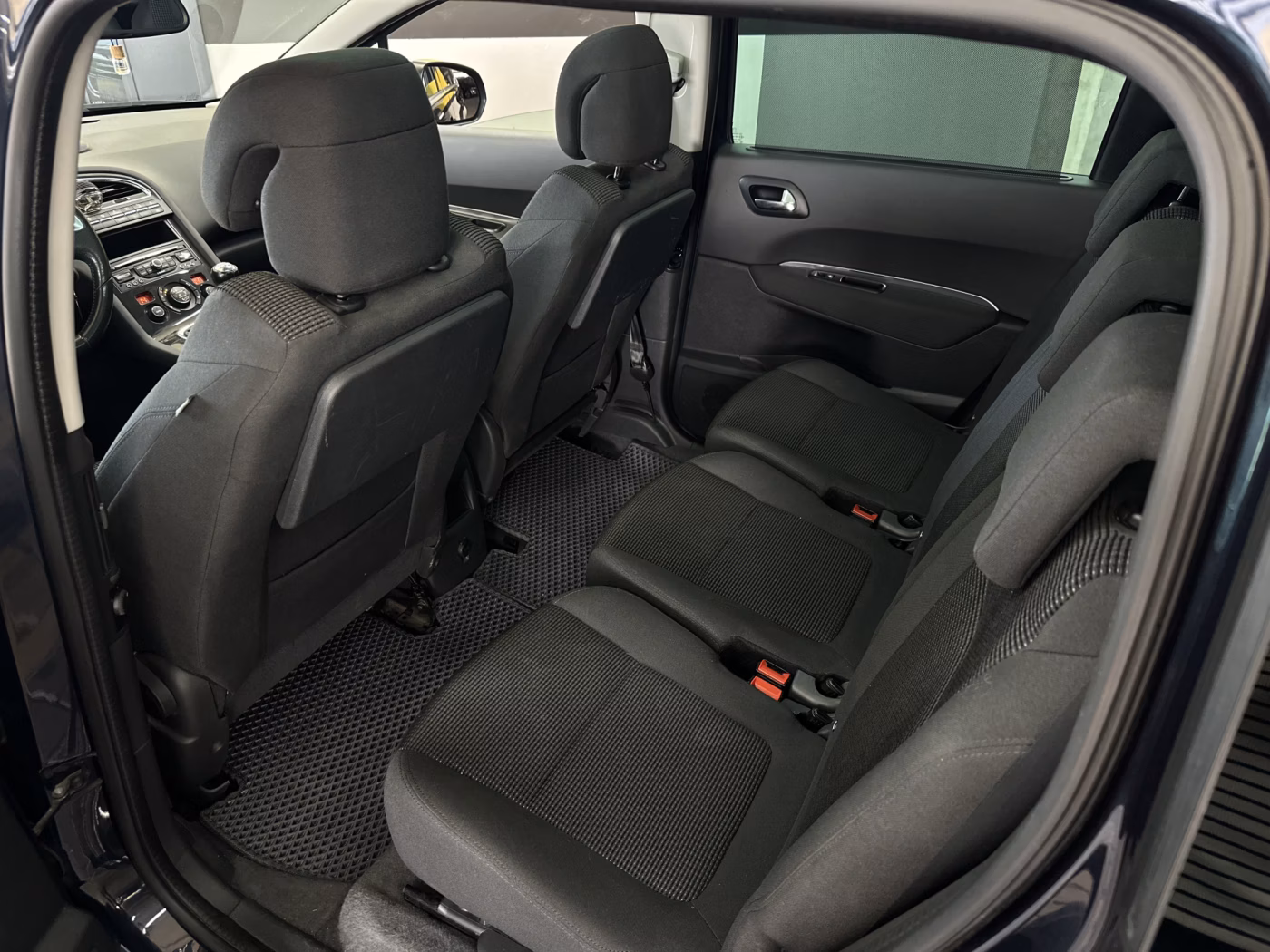 Peugeot 5008 фото 15