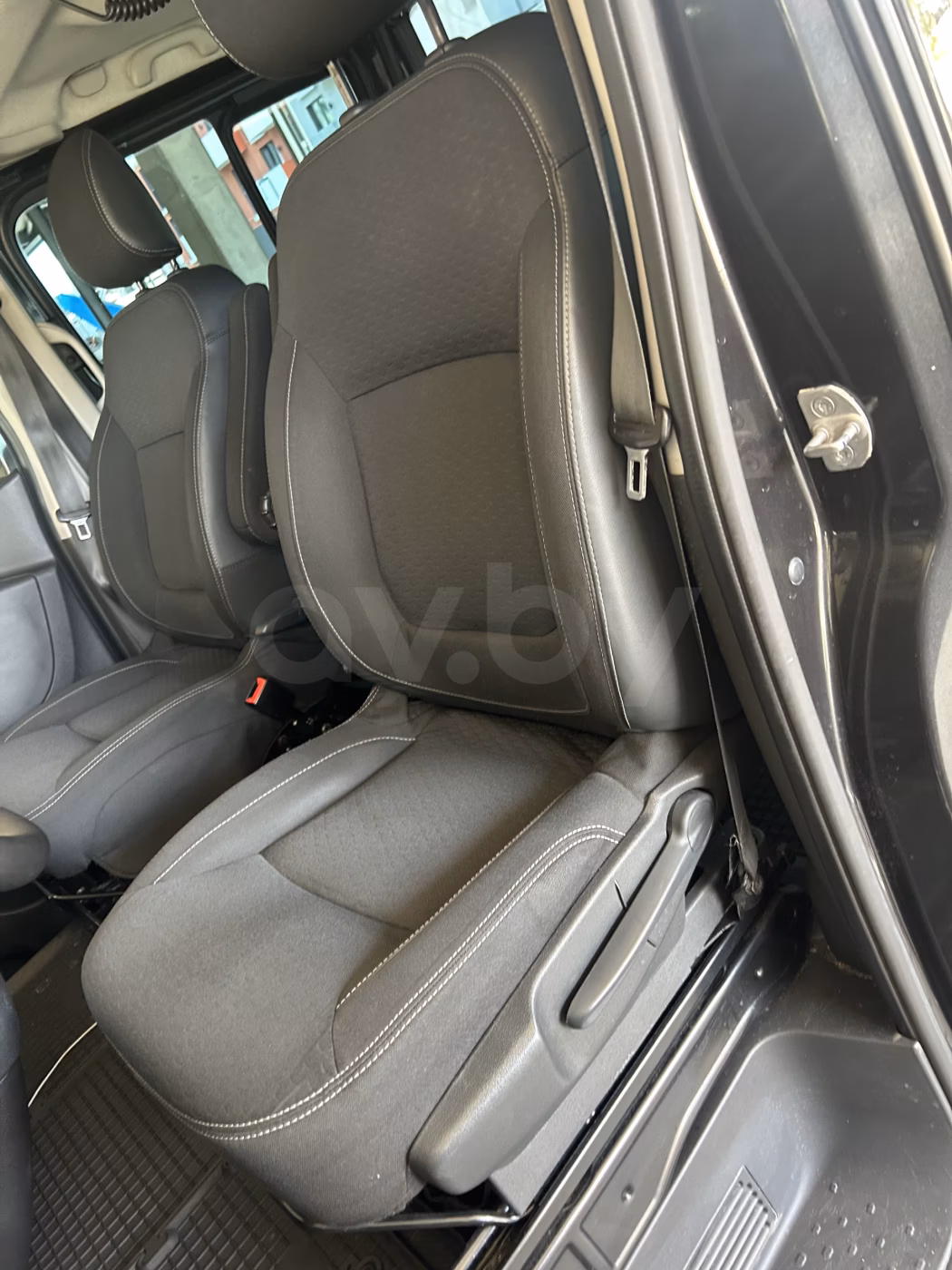 Opel Vivaro фото 10
