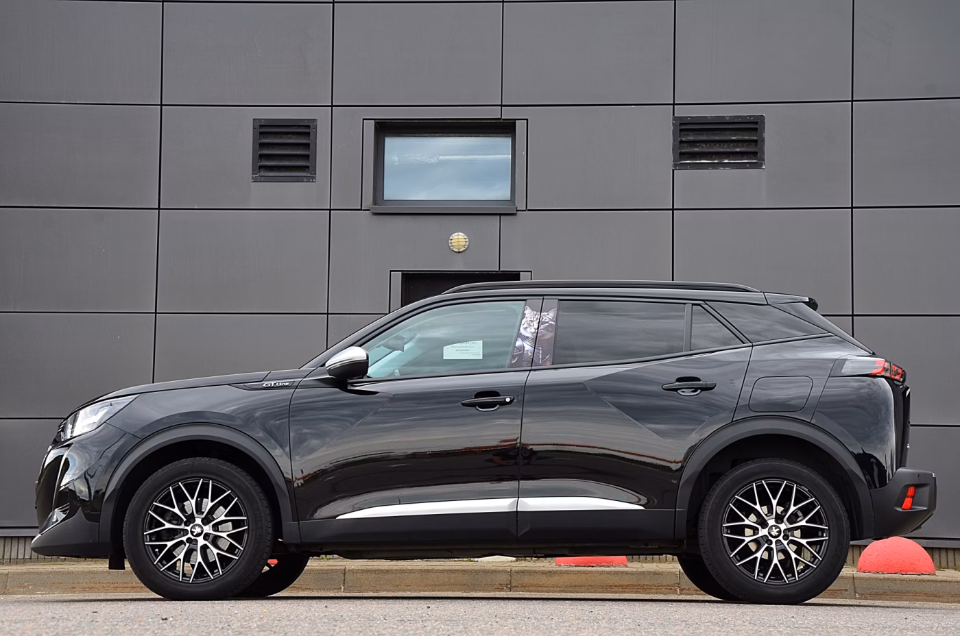 Peugeot 2008 фото 7