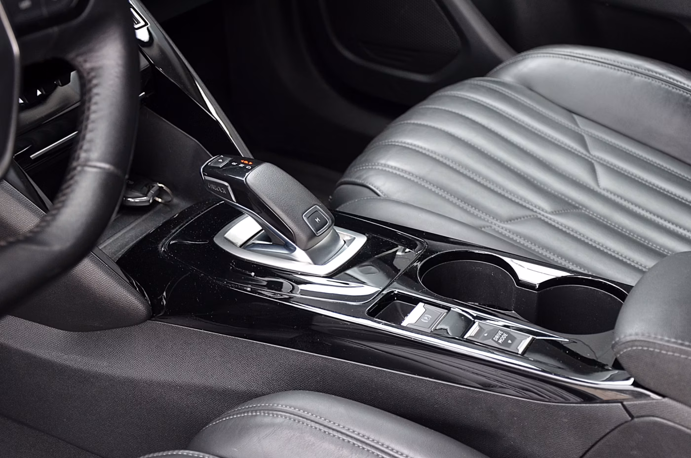 Peugeot 2008 фото 16