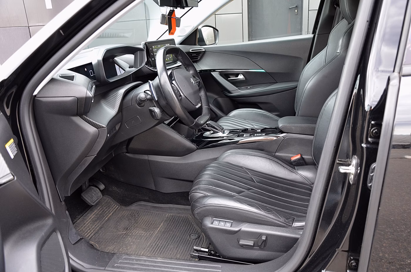 Peugeot 2008 фото 17