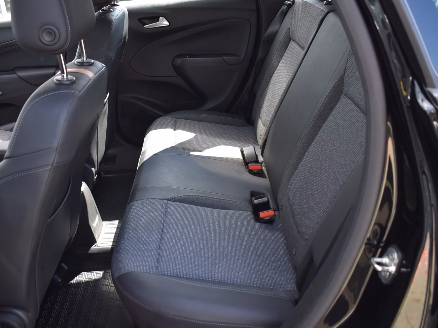 Opel Crossland X фото 10