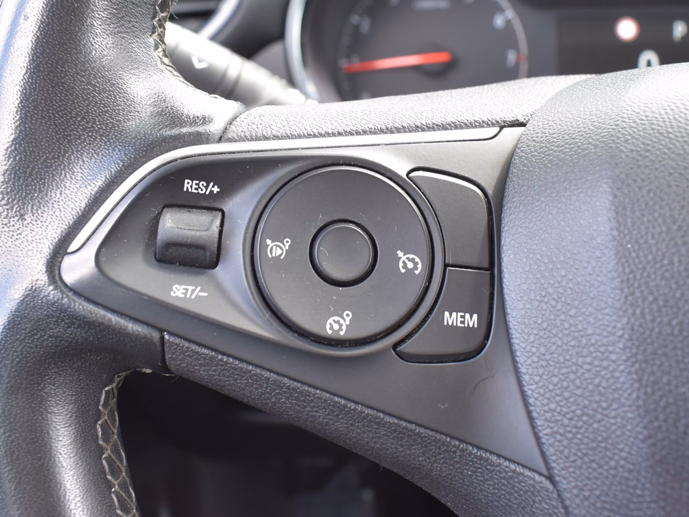 Opel Crossland X фото 15