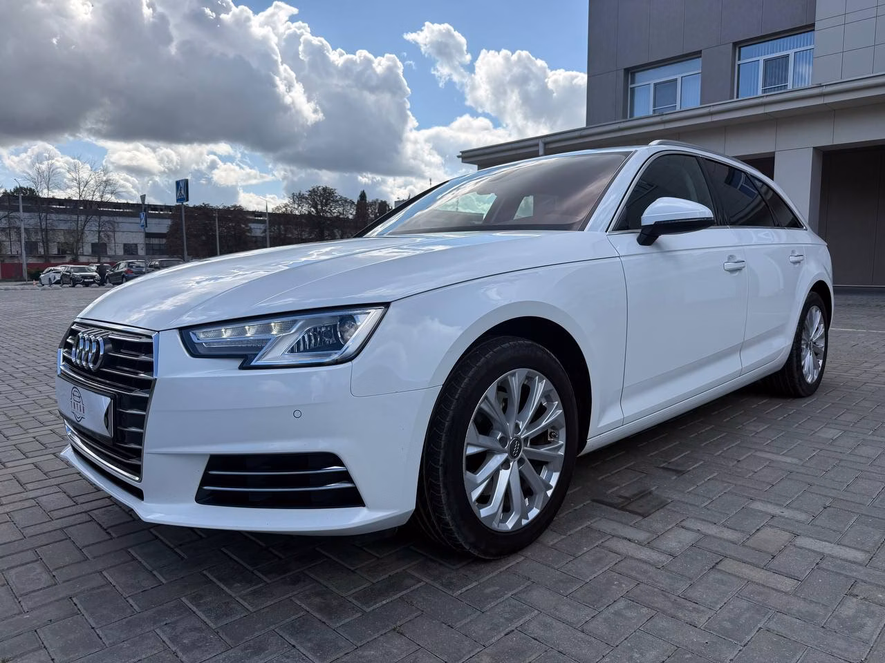 Audi A4 фото 2