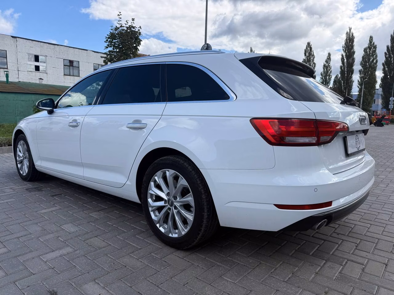 Audi A4 фото 4