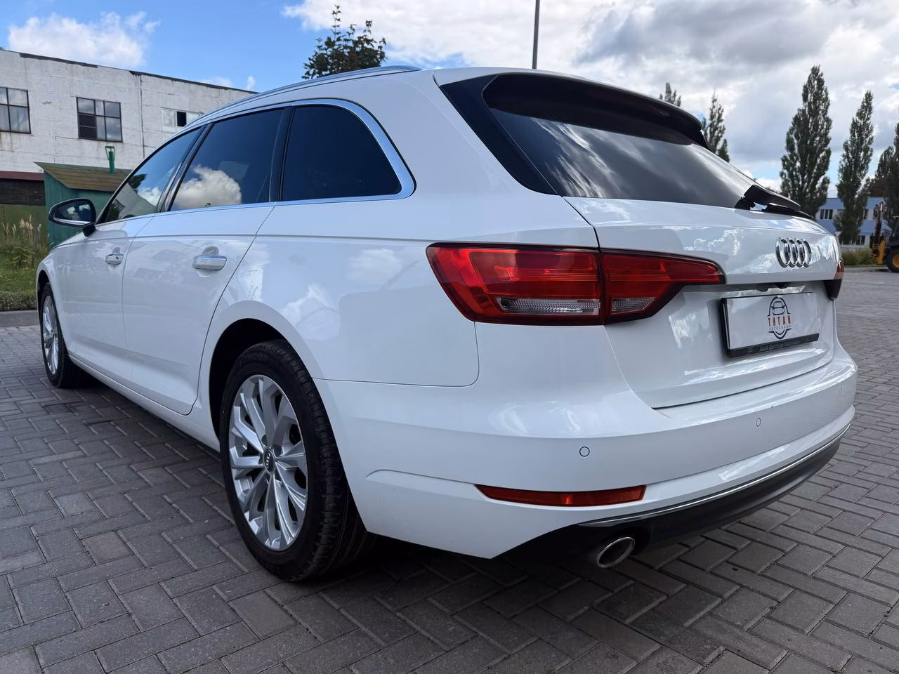 Audi A4 фото 5