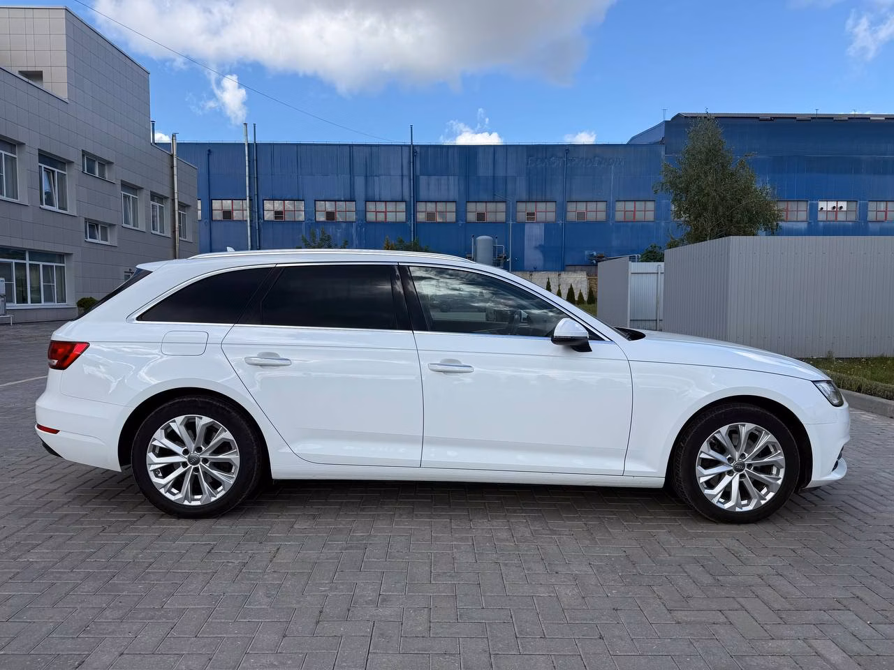 Audi A4 фото 9