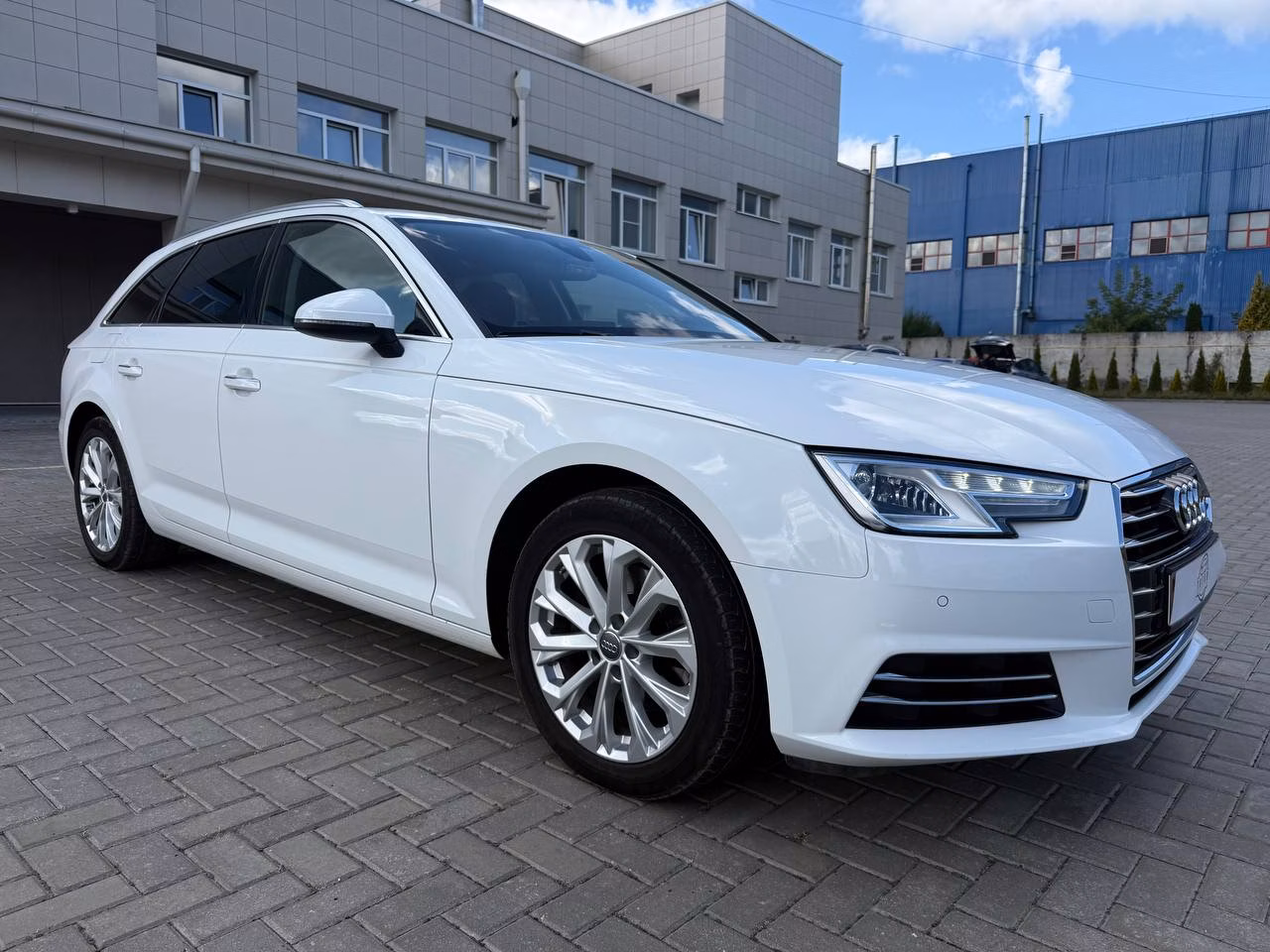 Audi A4 фото 10
