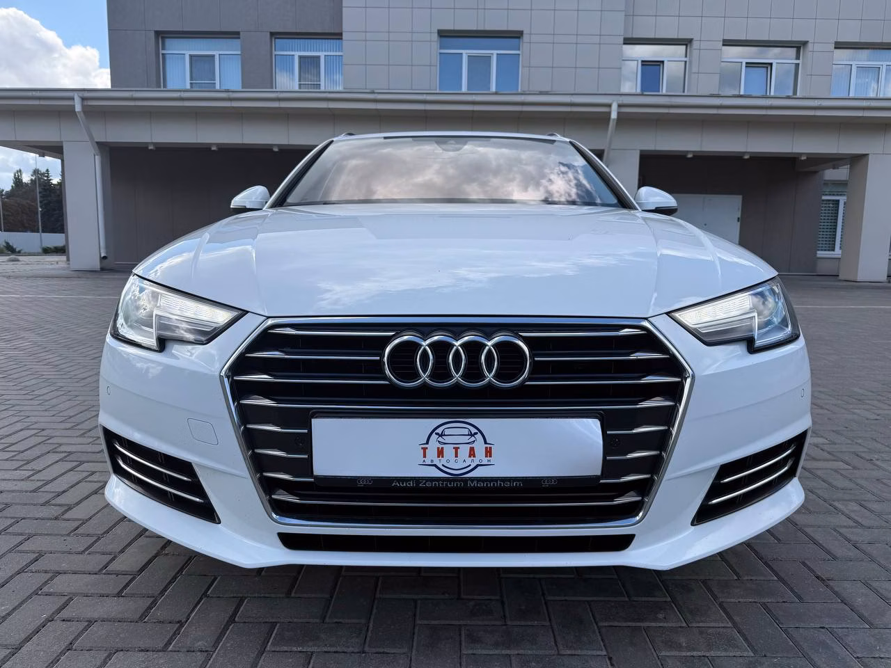 Audi A4 фото 12