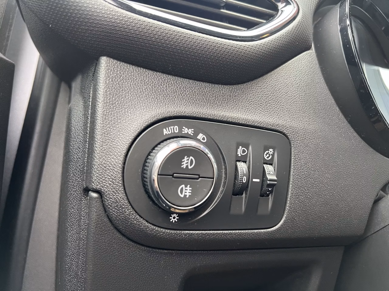 Opel Crossland X фото 17