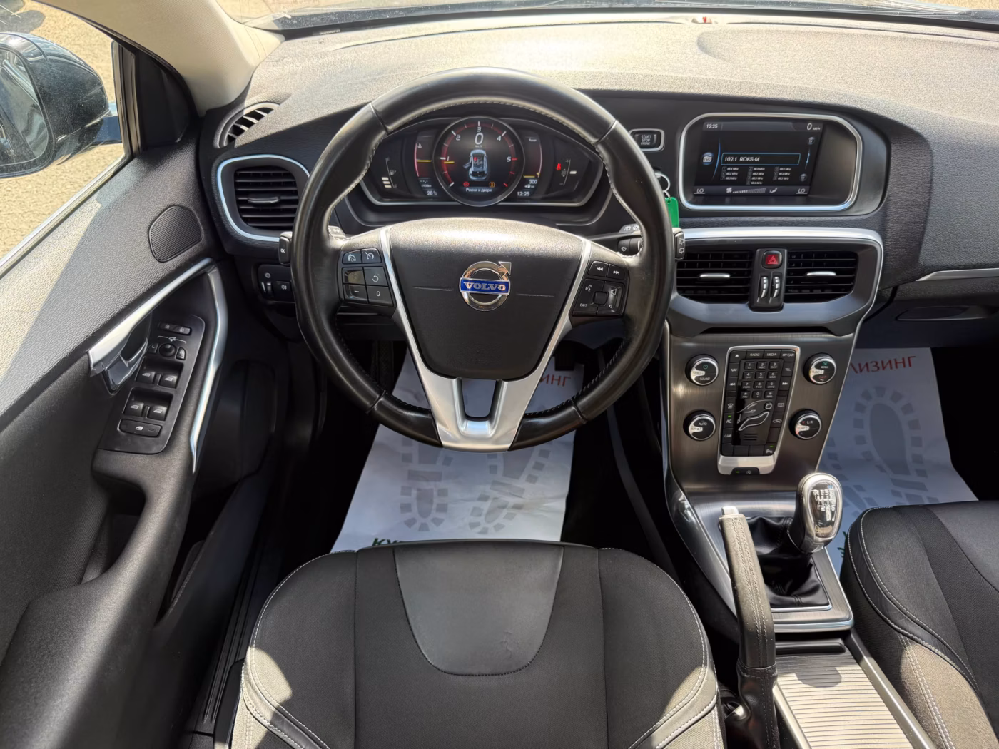Volvo V40 фото 11