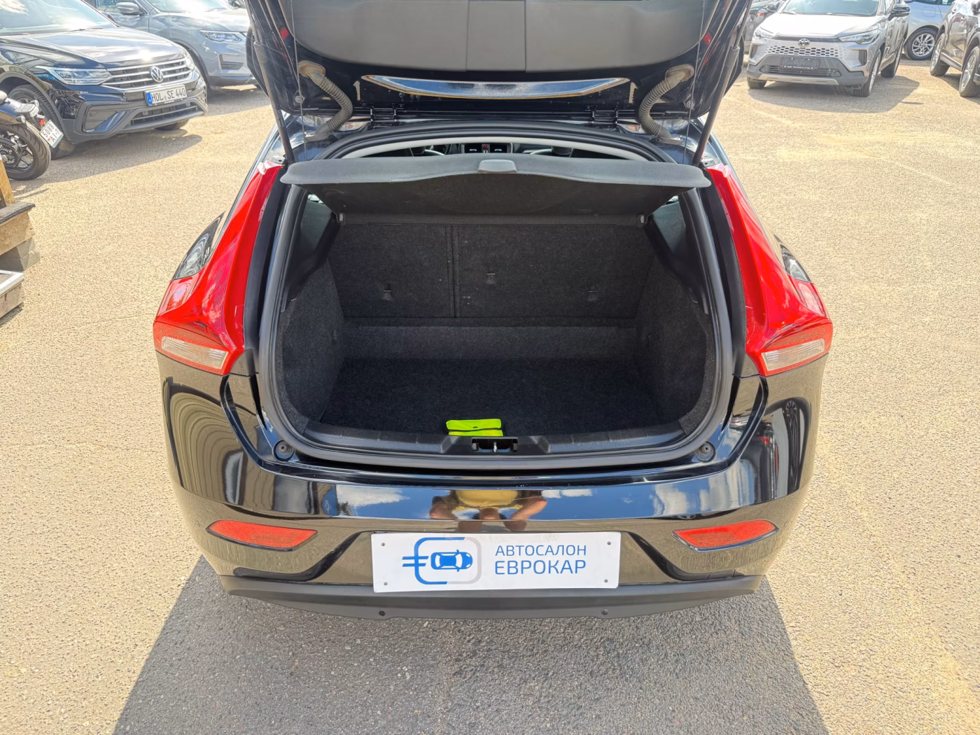 Volvo V40 фото 12