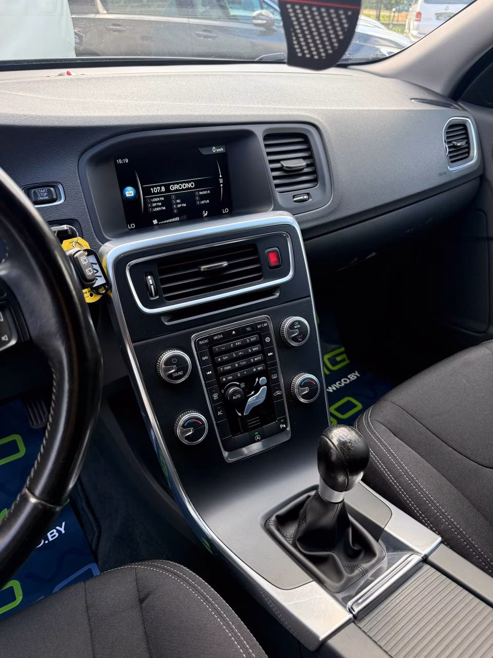 Volvo V60 фото 9