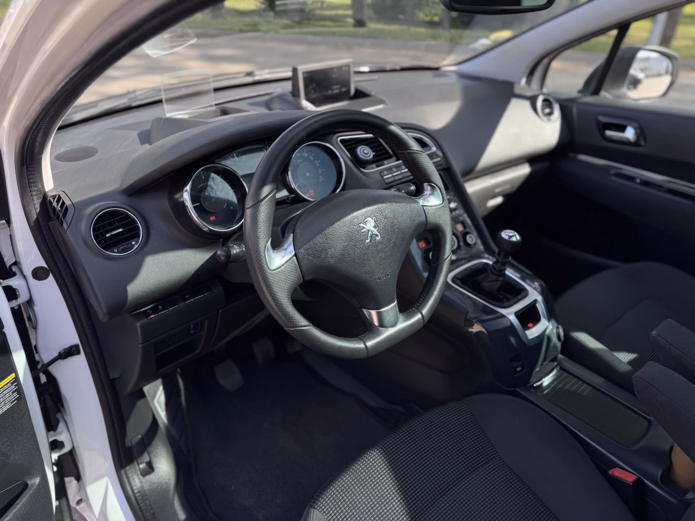 Peugeot 5008 фото 9