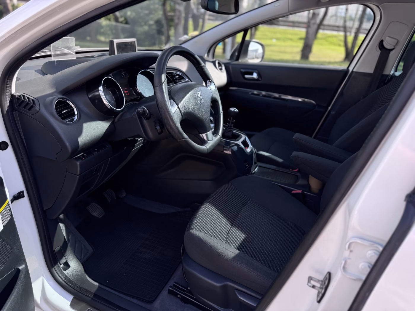 Peugeot 5008 фото 15