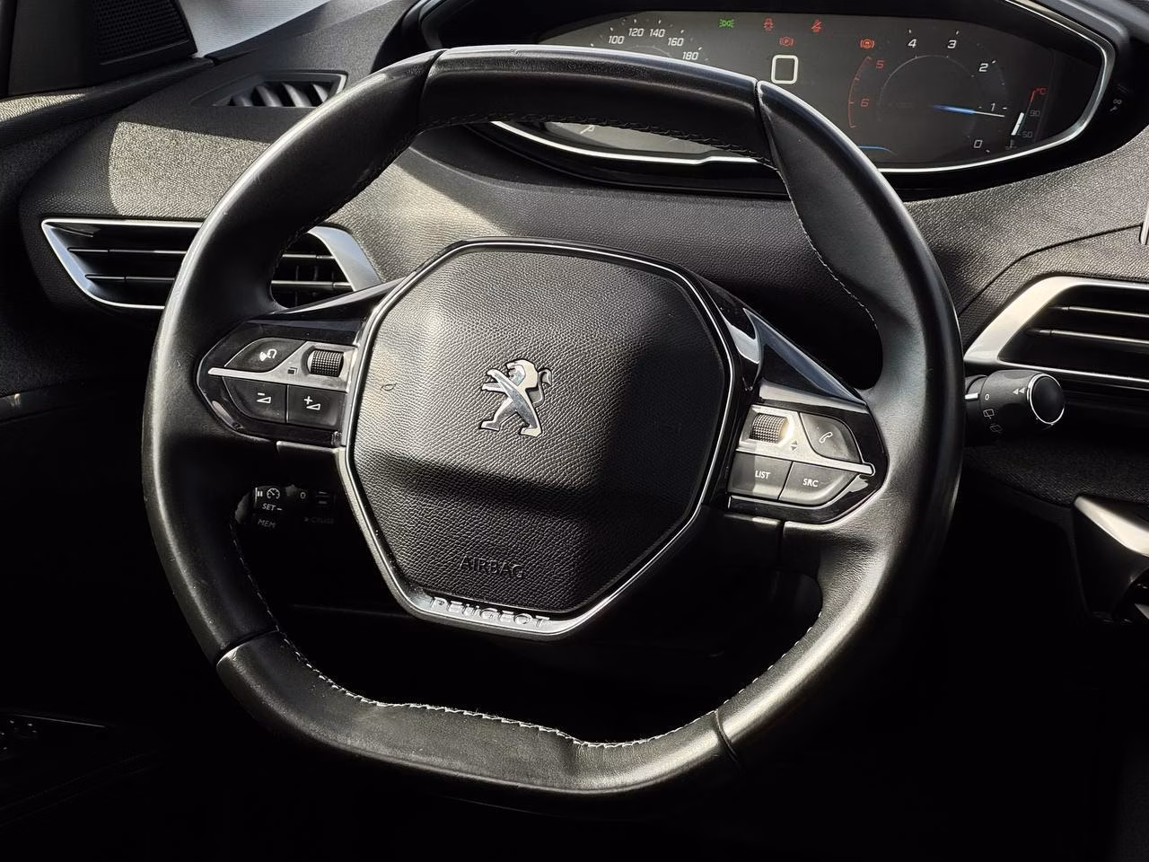 Peugeot 5008 фото 14