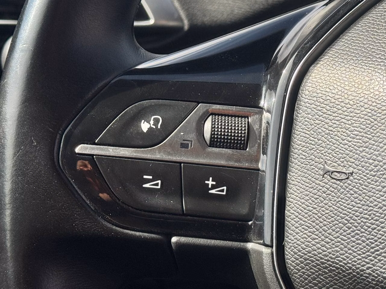 Peugeot 5008 фото 15