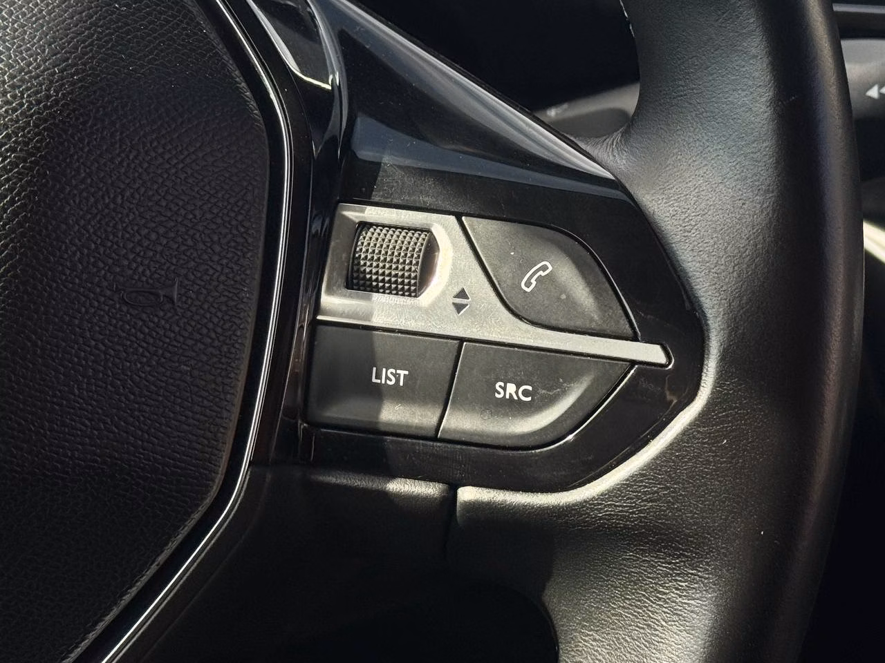 Peugeot 5008 фото 16