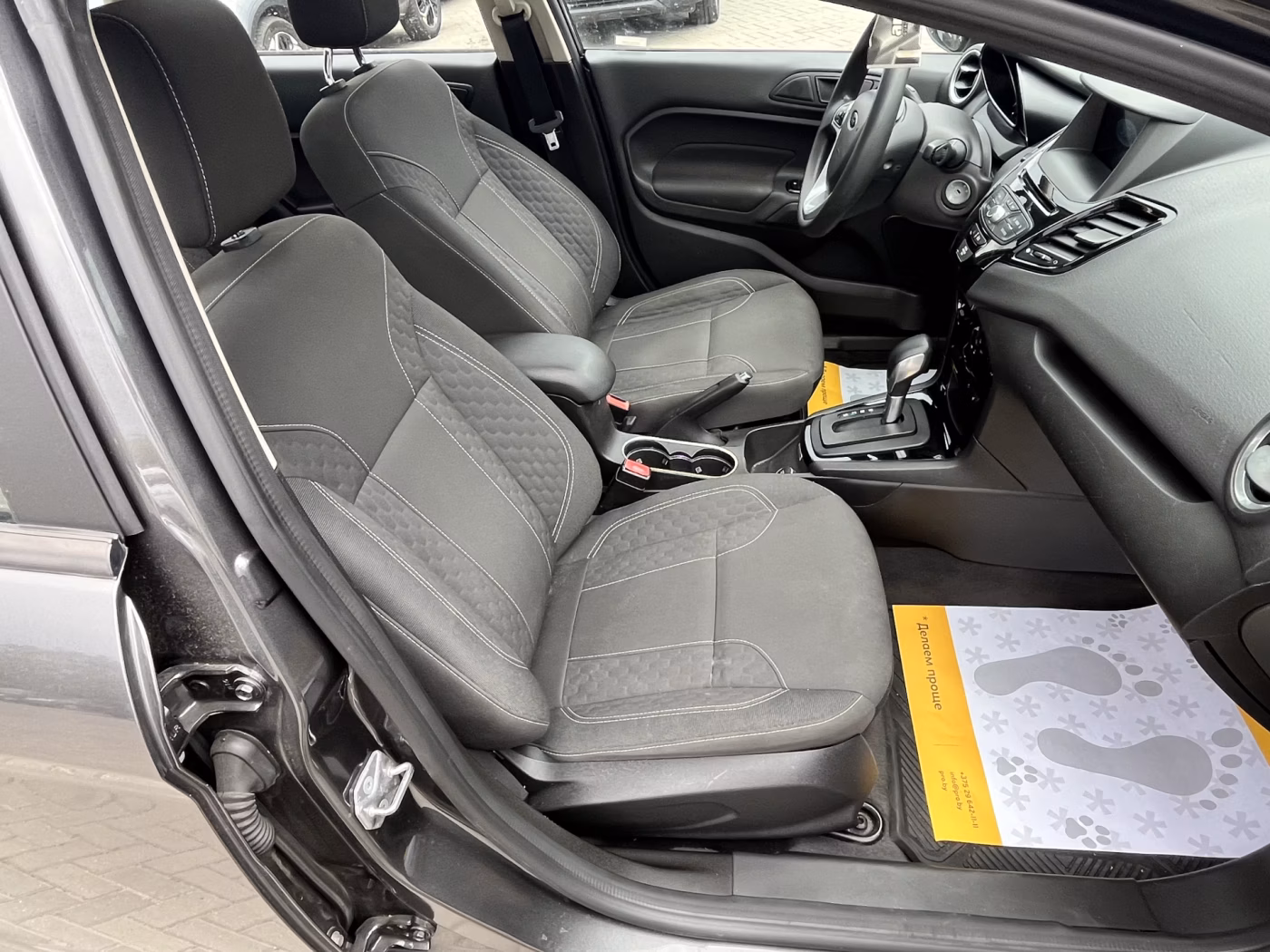 Ford Fiesta фото 12