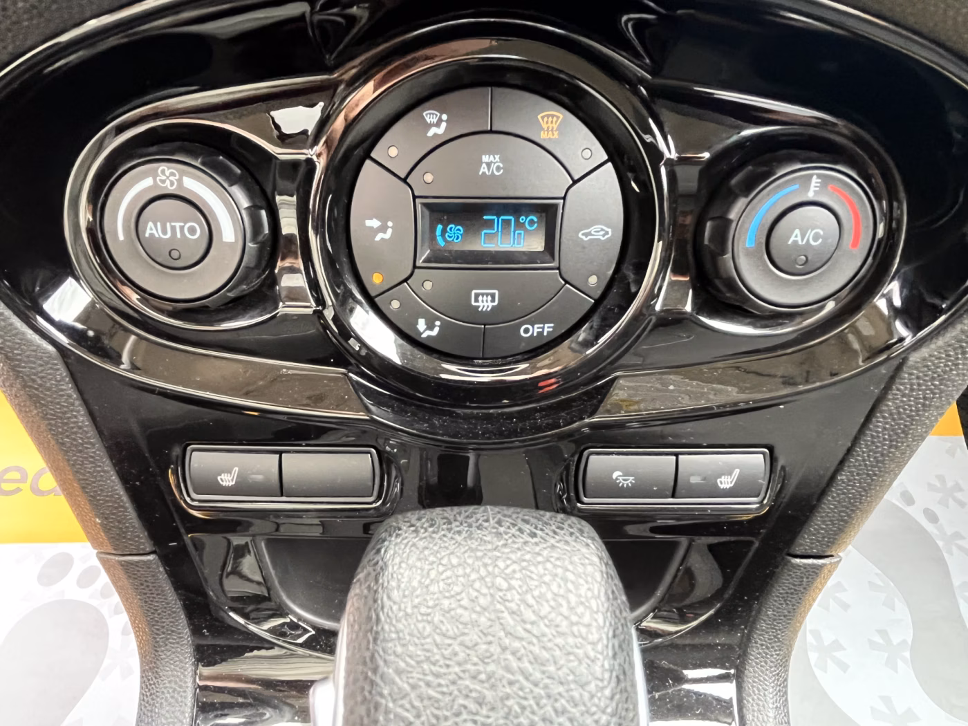 Ford Fiesta фото 20