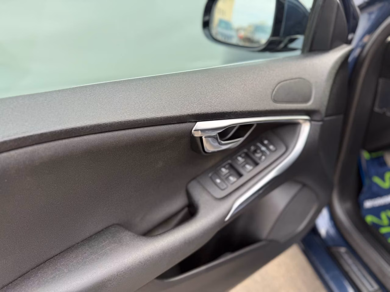 Volvo V40 фото 13