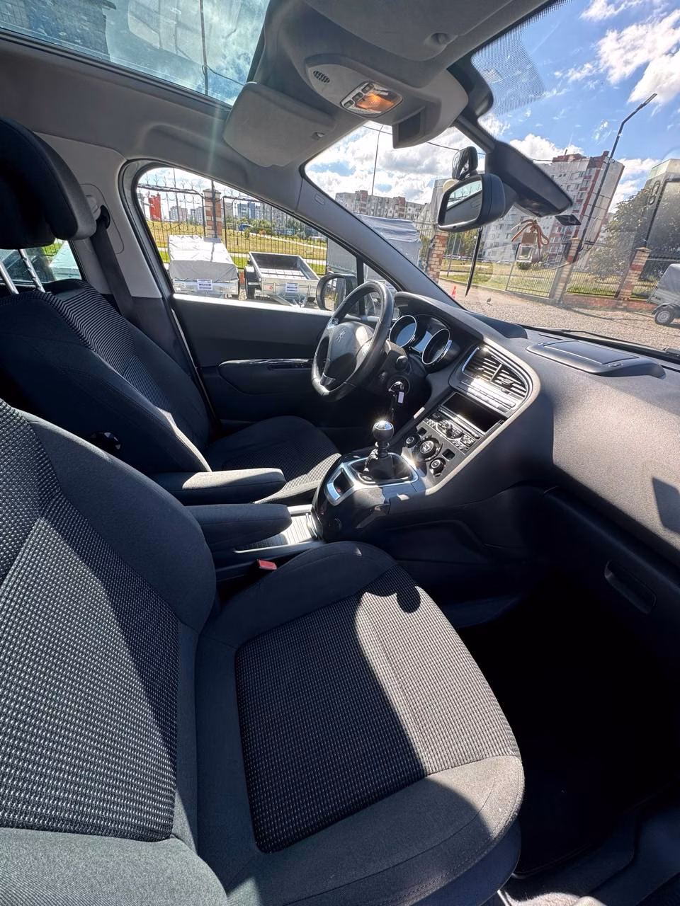 Peugeot 5008 фото 13