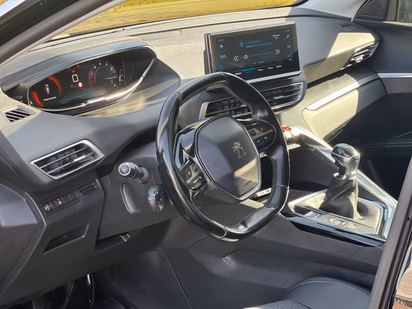 Peugeot 5008 фото 12