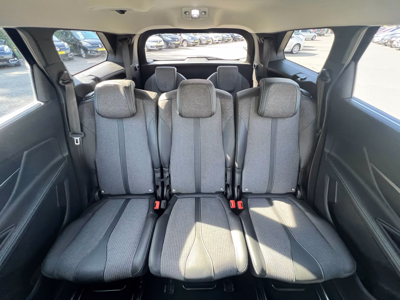 Peugeot 5008 фото 14